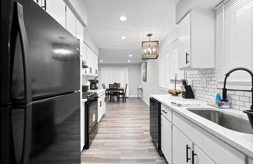 Lombard Casa | Extended Stay Lombard Rental - Central Ave
