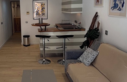 La Llotja-Born Apartamento | Extended Stay Oasis In Historic Quarter of LA LONJA