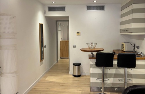 La Llotja-Born Apartamento | Extended Stay Oasis In Historic Quarter of LA LONJA