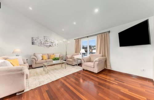 Palos Hills Casa | Extended Stay Palos Hills FHS Rental