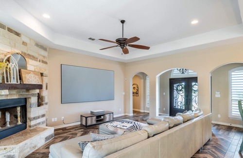Converse Casa | Extensive Home 5BR 2.5BA - Large pool