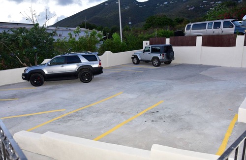 Charlotte Amalie West Apartamento | Extra large apartment for family and friends 5 min from the airport.