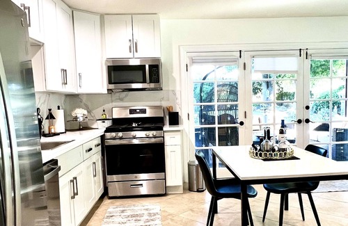 Northridge Apartamento | Extra Large 1bed 1bath 950sq feet