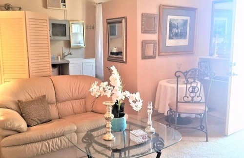 Rio Verde Foothills Apartamento | EXTRA large studio, located on 2.5 acres, totally privacy, great views, dogs ok.