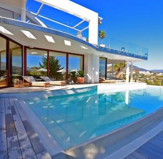 Nueva Andalucia Apartamento | Extraordinary 7 BDRM Villa w Pool, Gym, Cinema
