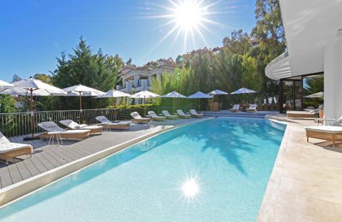 Nueva Andalucia Apartamento | Extraordinary 7 BDRM Villa w Pool, Gym, Cinema