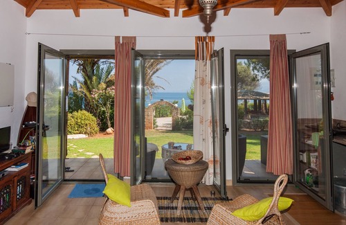Trifylia Casa | La casa de la playa. Directamente! en la playa - No se puede obtener más mar.