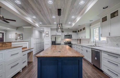 Rockwell Casa | Extravagance Meets Comfort, with neighborhood Lake access.