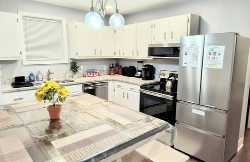 Greensboro Casa | Extreme Comfort 3BD/2BA Cozy Home Near Downtown, Colleges, Tanger, Coliseum