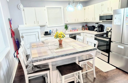 Greensboro Casa | Extreme Comfort 3BD/2BA Cozy Home Near Downtown, Colleges, Tanger, Coliseum