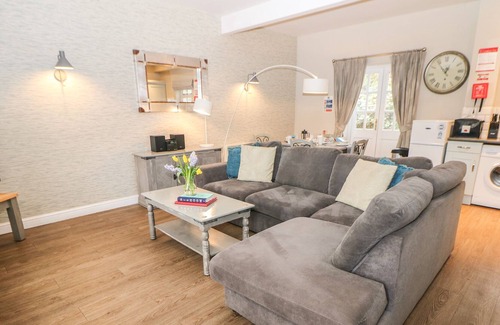 Beeley Cabaña | EYAM, family friendly, character holiday cottage in Two Dales