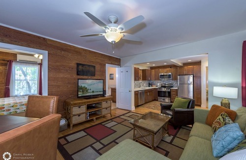 Downtown Cabaña | Eyebrow Suite - 2bd/1.5ba Suite off Duval
