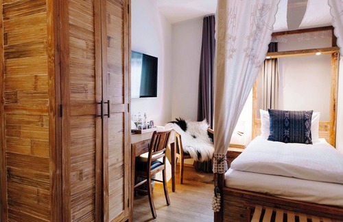 Hliðar Hotel | Eyja Guldsmeden Hotel
