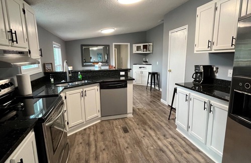 Sharps Chapel Casa | EZ 2 the Lake-Norris Lake front with rare flat lot and no stairs to dock