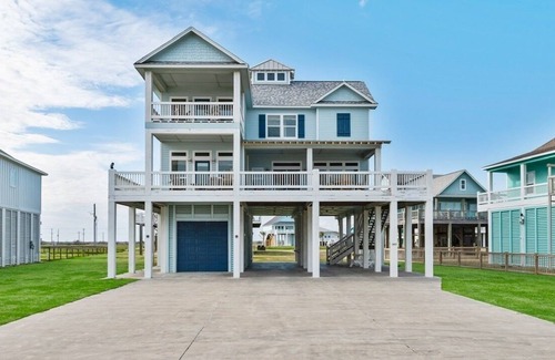 Port Bolivar Casa | Ez Come Ez Geaux 4 Bedroom Home by Redawning