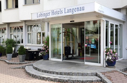 Langenau Apartamento | Habitación quíntuple con baño y ducha.