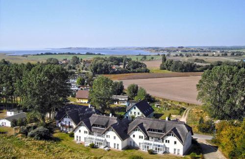 Lobbe Hotel | F-1010 Strandhaus Mönchgut Bed&Breakfast DZ 33 Balkon, strandnah, inkl Frühstück