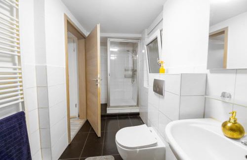 Ilsfeld Apartamento | F&F Suites Ilsfeld DG, zentrale Lage, Autobahnnähe & kostenfreie Privatparkplätze