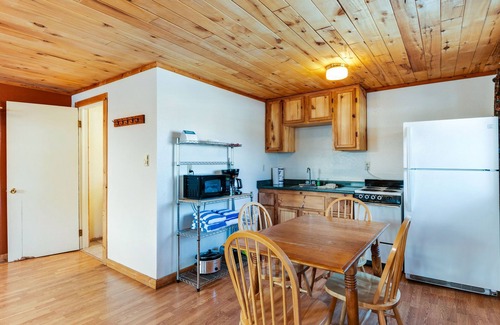 South Fork Cabina | "F" Fox Cabin: Private hot tub! “F”