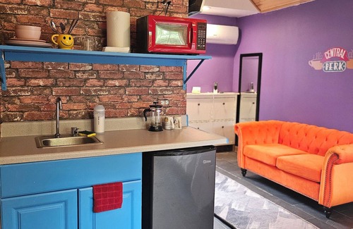 Barrington Apartamento | F.R.I.E.N.D.S inspired studio in beautiful Barrington with WiFi, AC