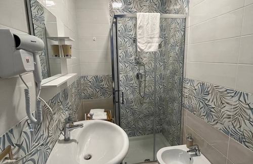 Rione Alto Cama Y Desayuno | F.ROOMS NAPOLI VIA SEMENTINI