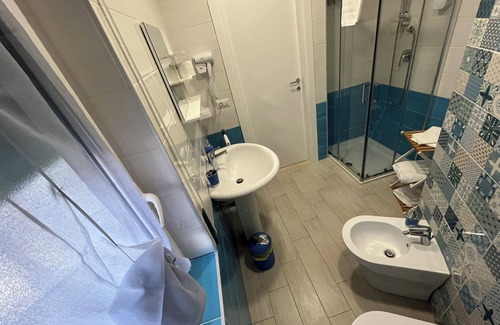 Rione Alto Cama Y Desayuno | F.ROOMS NAPOLI VIA SEMENTINI