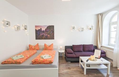 Sebnitz Apartamento | F0 - Urlaubsmagie - Kleine voll ausgestattete Wohnung mit Gemeinschaftsgarten, -pool & -sauna