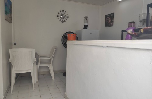 Bas du Fort Casa | F1 Entrée Discrète Près de Plages Meublé Climatisé 0690 83 18 12