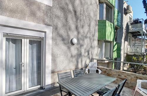Lamalou-les-Bains Apartamento | F2 avec terrasse, proche Thermes, animaux acceptés, wifi, parking - FR-1-451-25