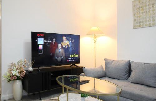 Derby Apartamento | F2S SERVICED APARTMENTS 2Bedroom Terrace house with Free Wifi Netflix Suitable for Contractors walking distance to Train station