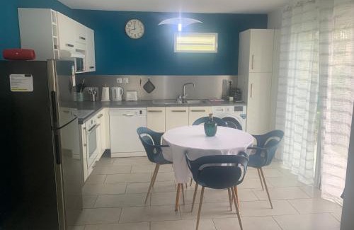 Le Lamentin Apartamento | F3 dans maison individuelle avec jardin arboré