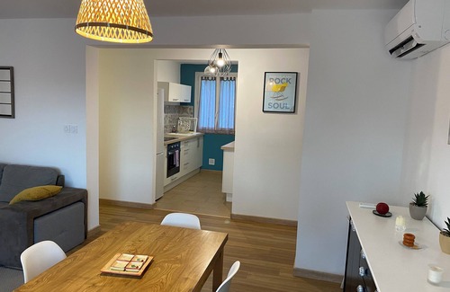 Toulon Apartamento | F4 ground floor with private garden, free parking, air conditioning, wifi, quiet, sea at 15 min !