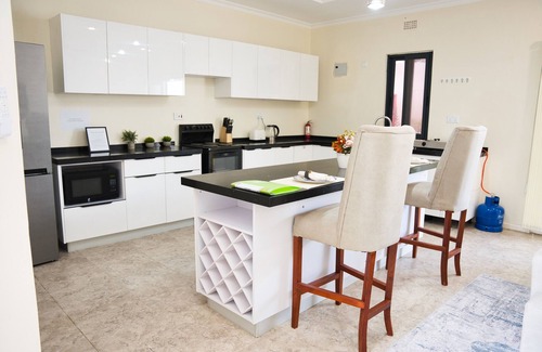 Cathedral Hill Apartamento | F4 - Apartment with Inverter, Gym, Washer/Dryer, Wifi, Pavilion - Ibex Meanwood
