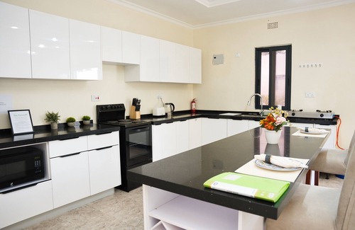 Cathedral Hill Apartamento | F4 - Apartment with Inverter, Gym, Washer/Dryer, Wifi, Pavilion - Ibex Meanwood
