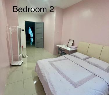 Tebing Tinggi Villa | F4 ROOM 4 PRIVATE BATHROOM 4B12B 5 min City Center