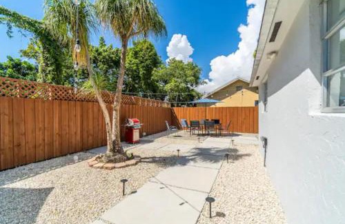 Buena Vista Casa | Fab 4BR Twin Villas Near Design District and Wynwood
