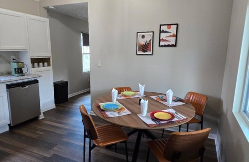Akron Casa | Fab 50's Firestone Flat. A/C & Pet friendly
