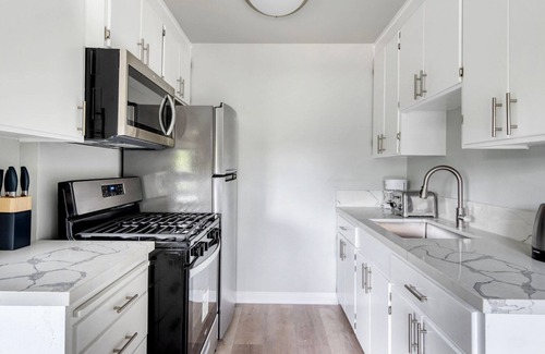 Old Mountain View Apartamento | Fab Mountain View 1BR w/ Pool, nr Dining & Nightlife, by Blueground