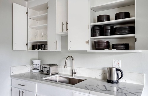 Old Mountain View Apartamento | Fab Mountain View 1BR w/ Pool, nr Dining & Nightlife, by Blueground