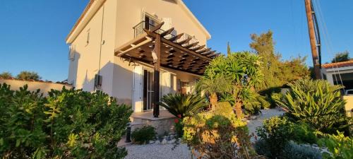 Ayia Marina Chrysochous Casa | Fab Sea and Mountain View Villa, walking distance from the Sandy Beach