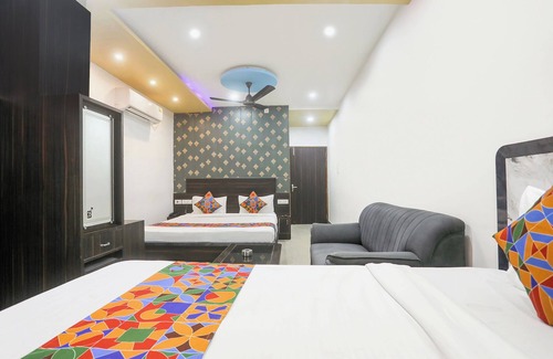 Lanka Hotel | Fabexpress Banarasi Kothi
