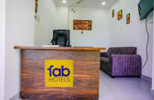 Thergaon Hotel | FabExpress Crystal Inn - Nr Suvarndeep Chowk