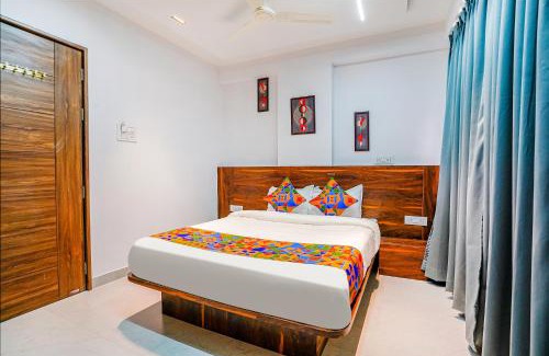 Thergaon Hotel | FabExpress Crystal Inn - Nr Suvarndeep Chowk
