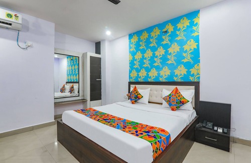 Gomti Nagar Hotel | Fabexpress Happy Mark Inn