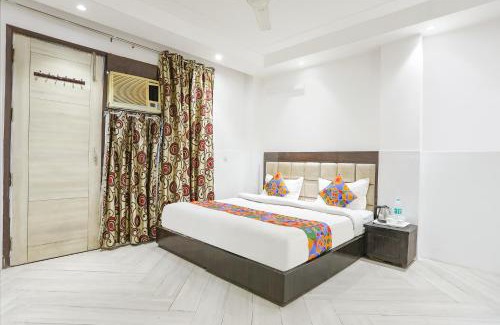 Kalkaji Hotel | FabExpress Lotus Palace