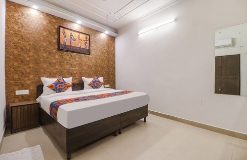 Mahipalpur Extension Hotel | Fabexpress Rainbow Villa