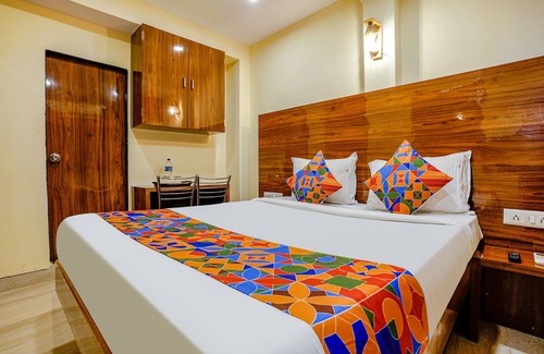 Santacruz Hotel | FabExpress Royal Park I