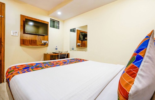 Santacruz Hotel | FabExpress Royal Park I