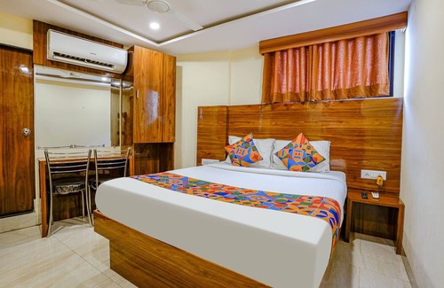 Santacruz Hotel | FabExpress Royal Park I