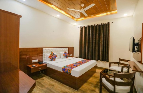 Lucknow Hotel | FabExpress Trijal Inn